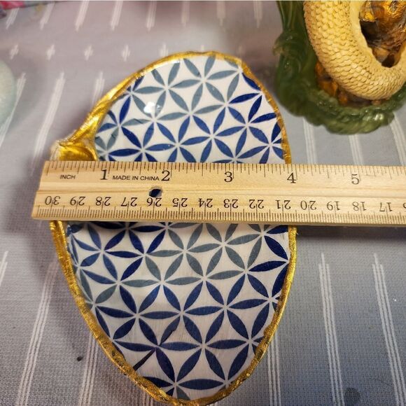 DECOUPAGE CLAM SHELL DECOUPAGE BLUE PATTERN CLAM SHELL TRINKET DISH - Picture 8 of 8